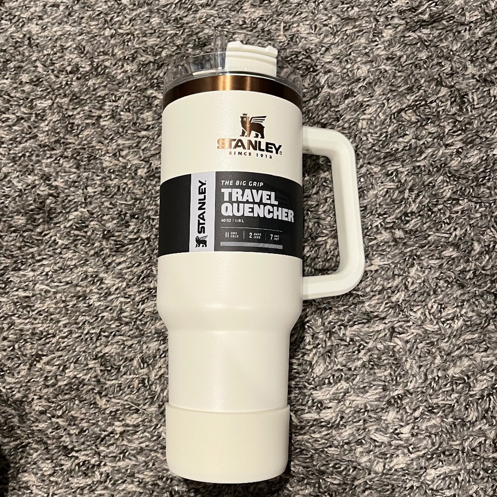 Stanley Adventure Quencher 40 oz Cream And Copper Magnolia Limited Edition